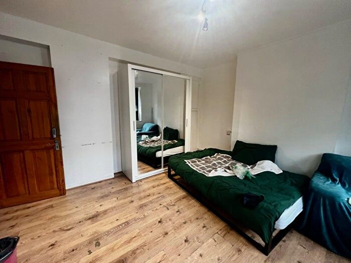 3 Bedroom Flat To Rent In Devons Road, London, E3