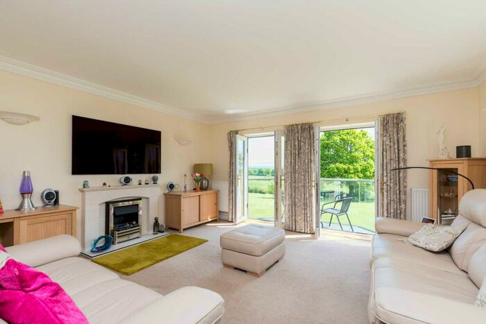 3 Bedroom Flat For Sale In Shermanbury Grange, RH13