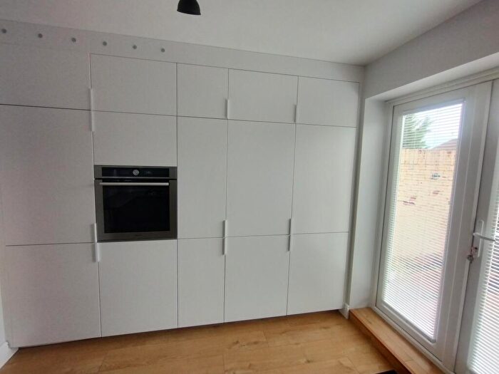 3 Bedroom End Of Terrace House For Sale In Exton Avenue, Luton, LU2