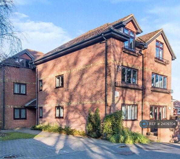 2 Bedroom Flat To Rent In Honeysuckle Court, Southampton, SO18
