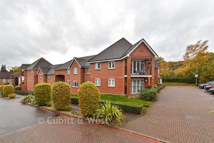 2 Bedroom Flat For Sale In Tylehurst Drive, Redhill, Surrey, RH1