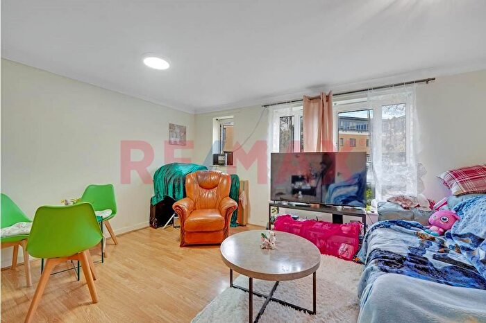 2 Bedroom Flat For Sale In The Fanshawe, Gale Street, Dagenham, RM9