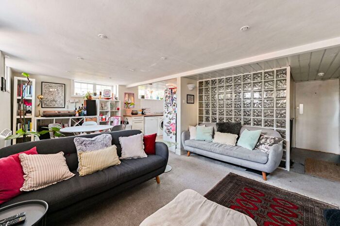4 Bedroom Flat To Rent In Old Kent Road, Bermondsey, London, SE1
