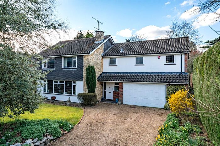 4 Bedroom Detached House For Sale In Wheatfield Avenue, Harpenden, AL5