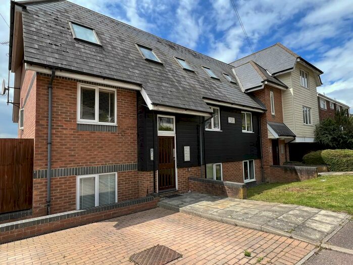 1 Bedroom Flat To Rent In Park Hill House, Beacon Road, Chatham, ME5