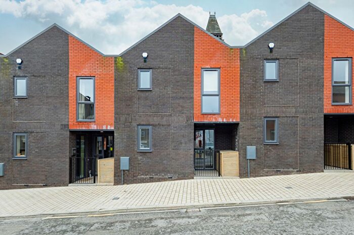 3 Bedroom Terraced House To Rent In Gills Yard, Wakefield, WF1