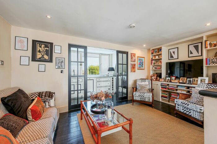 3 Bedroom Flat To Rent In New Kings Road, London, Greater London, SW6