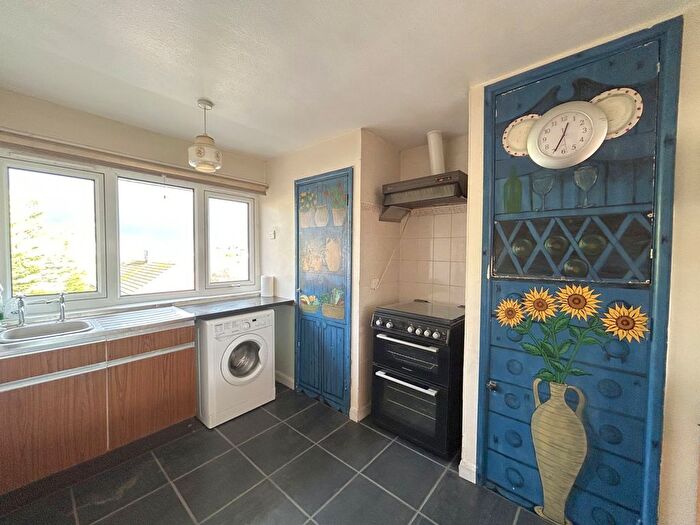 2 Bedroom Flat For Sale In Queens Road, Priors Park, Tewkesbury, GL20
