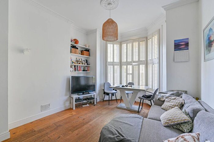 2 Bedroom Flat To Rent In .Effra Road, Brixton, London, SW2