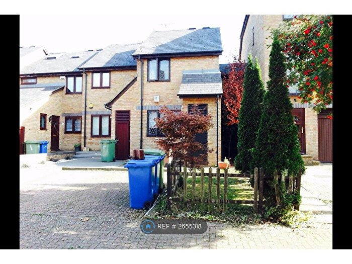 3 Bedroom Semi-Detached House To Rent In Surrey Water Road, London, SE16