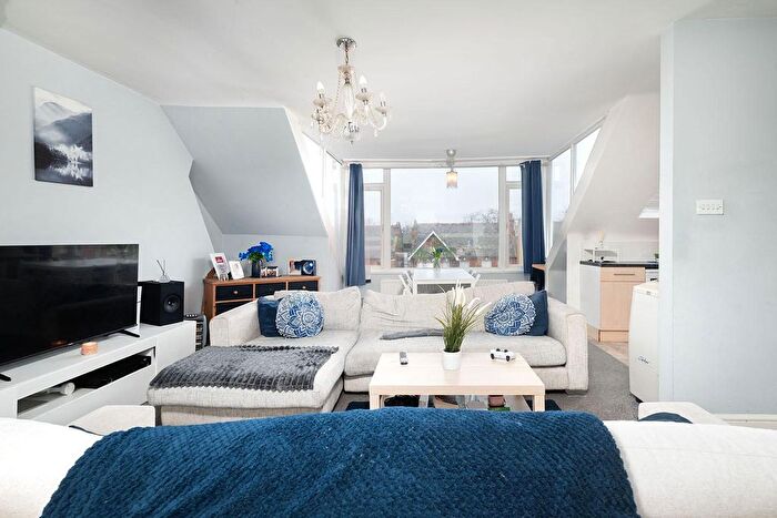 2 Bedroom Flat For Sale In Walm Lane, Willesden Green, NW2
