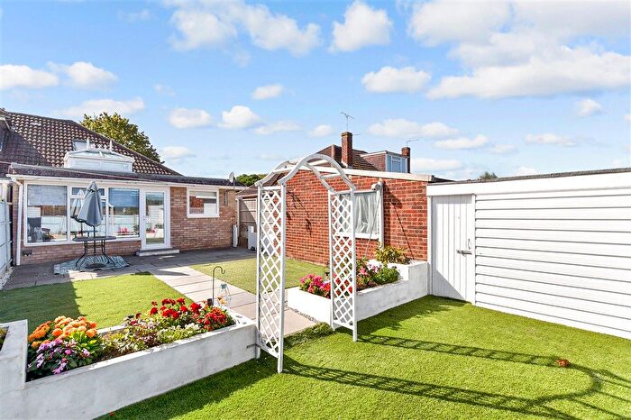 2 Bedroom Chalet For Sale In Flaxman Drive, Maidstone, Kent, ME16