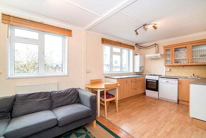2 Bedroom Flat To Rent In Durtson, Grafton Road, NW5