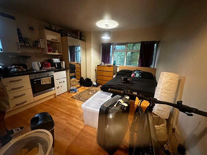 Studio To Rent In Angell Road, London, SW9