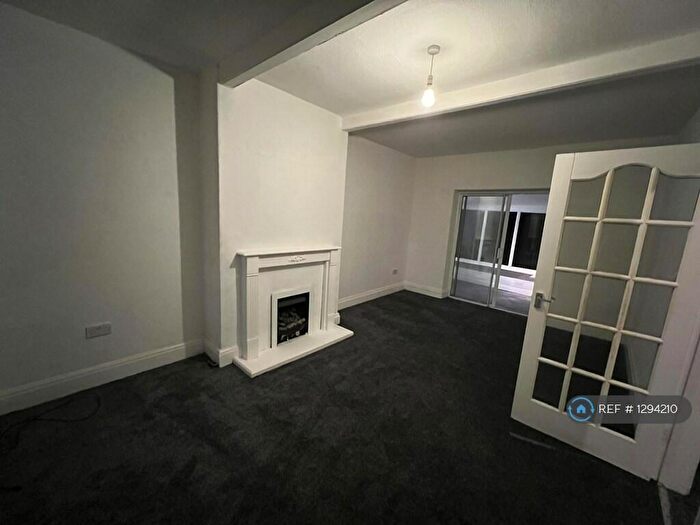 4 Bedroom Semi-Detached House To Rent In Shortlands Avenue, Bury, BL9