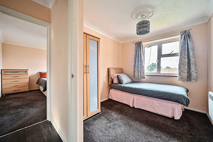 2 Bedroom Flat For Sale In Earley / Shinfield, Berkshire, RG6