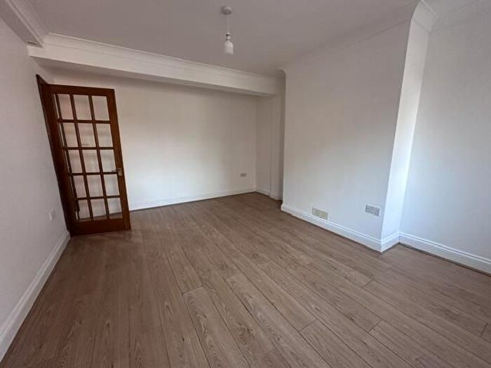 3 Bedroom Flat To Rent In London Road, Thornthon Heath, Croydon, CR7