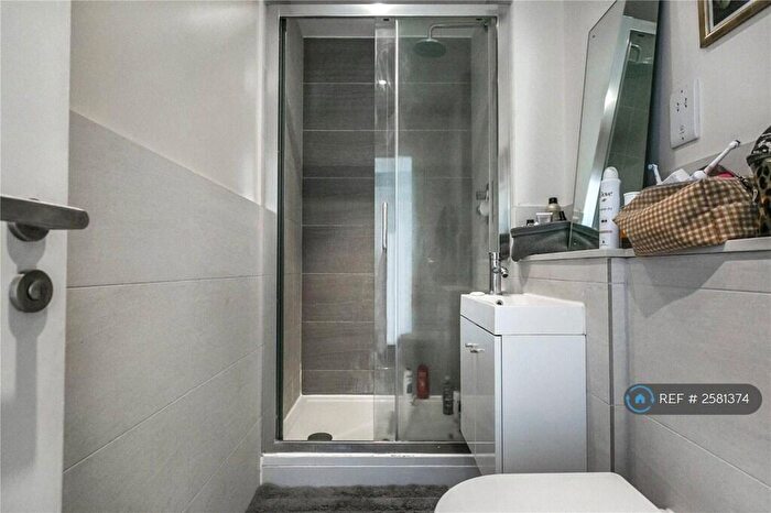 3 Bedroom Flat To Rent In Martello Street, London, E8