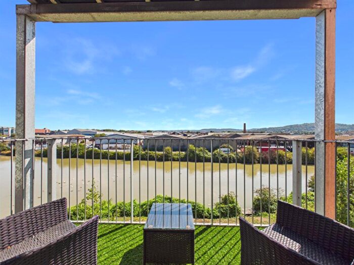 2 Bedroom Apartment For Sale In Harker Close, Gloucester, GL2