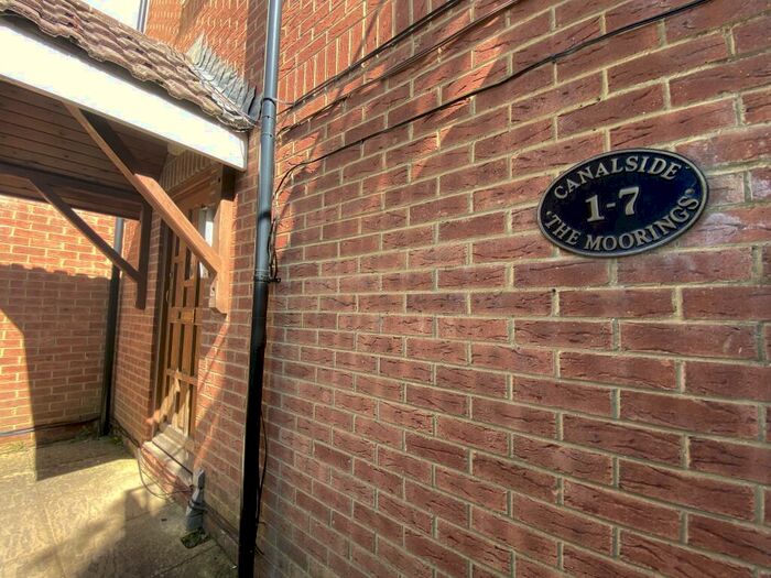 1 Bedroom Apartment To Rent In Town Centre, SN1