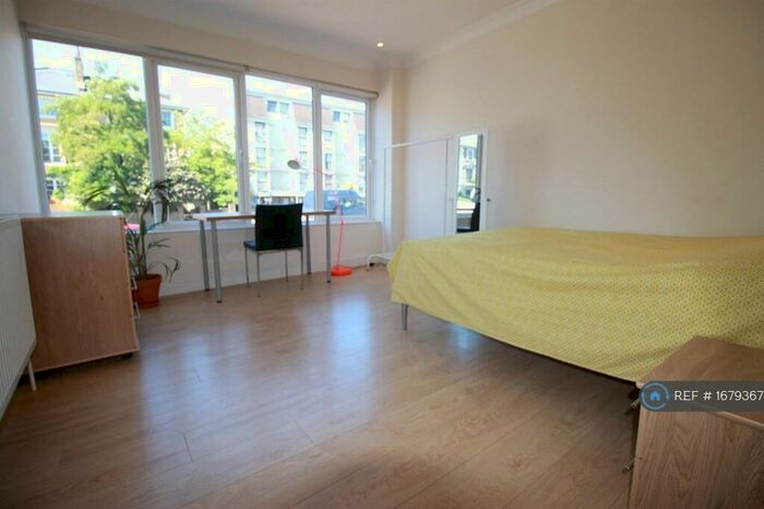 5 Bedroom Flat To Rent In Camden Road, London, NW1