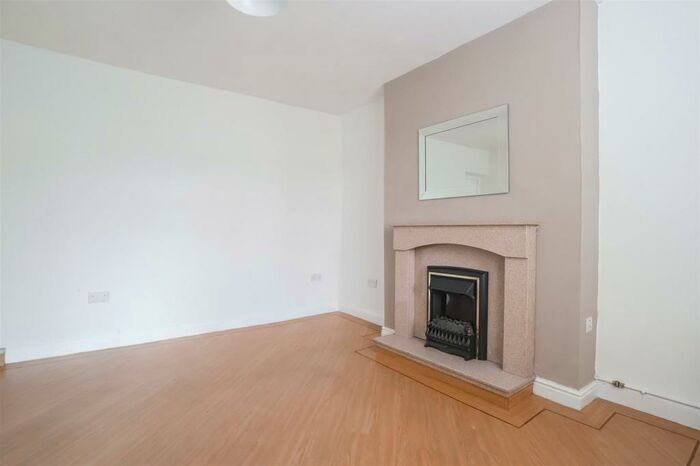 2 Bedroom Cottage To Rent In Burnley Road East, Rossendale, BB4