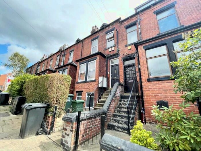 2 Bedroom Flat To Rent In Station Parade, Kirkstall, Leeds, LS5