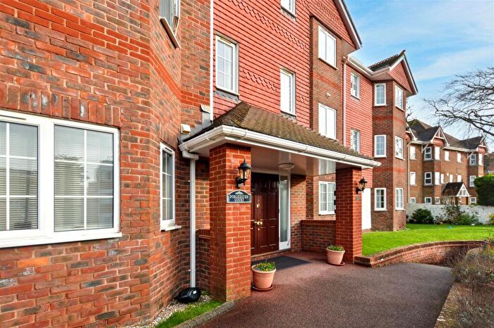 2 Bedroom Flat To Rent In Selwyn Road, Eastbourne, BN21