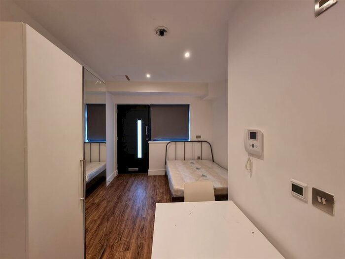 Studio To Rent In Willoughby Road, Turnpike Lane, London, N8