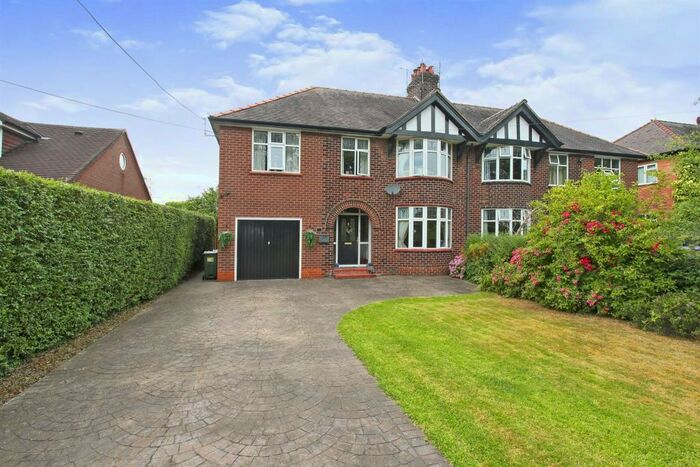 4 Bedroom Semi-Detached House For Sale In The Avenue, Comberbach, Northwich, CW9