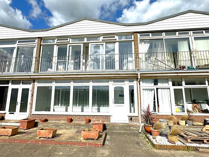 2 Bedroom Flat To Rent In Heron Court, West Bay, Bridport, DT6
