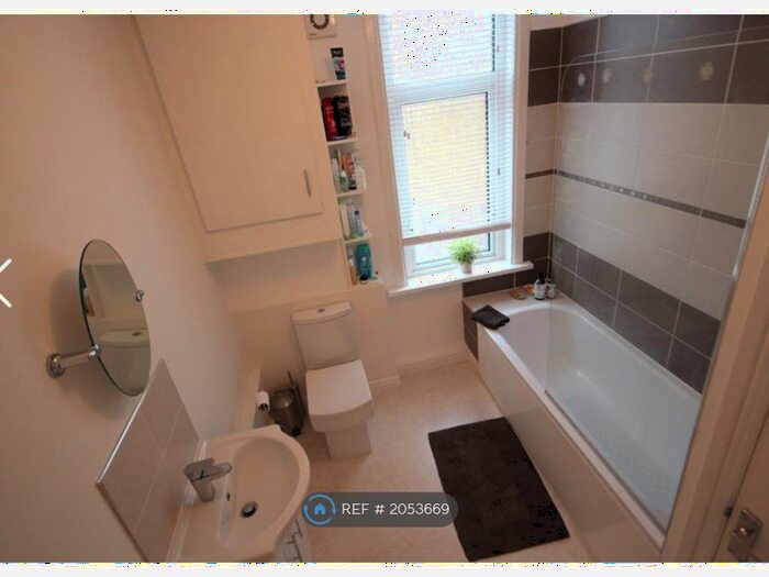 4 Bedroom End Of Terrace House To Rent In Talbot View, Leeds, LS4