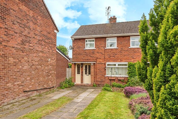 3 Bedroom End Of Terrace House For Sale In Pipers Lane, Chester, Cheshire, CH2