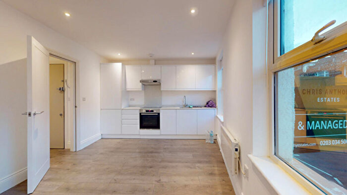 Studio To Rent In Ballards Lane, London, , North Finchley, N12