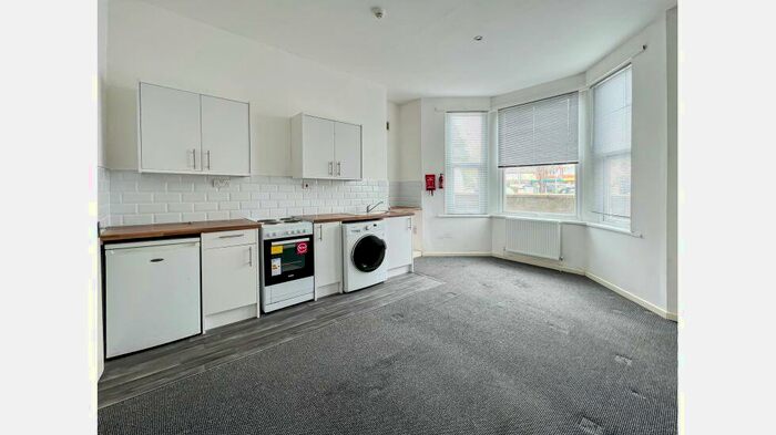 1 Bedroom Flat To Rent In Ely Road, Llandaff, Cardiff, CF5