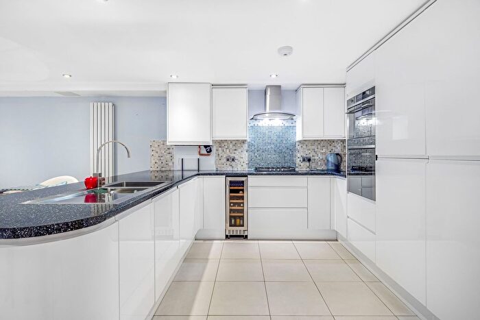 1 Bedroom Flat To Rent In Merchant Court, Wapping, E1W