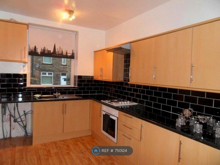 1 Bedroom Flat To Rent In Grove Road, Heckmondwike WF16