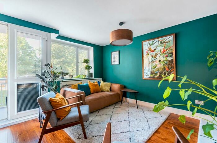 3 Bedroom Flat To Rent In Peckham Park Road Peckham, SE15