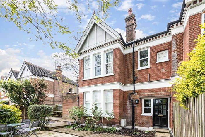 1 Bedroom Flat To Rent In Bonneville Gardens, London, SW4