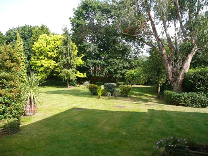 2 Bedroom Apartment To Rent In Tudor Grange, Oatlands Drive, Weybridge, KT13