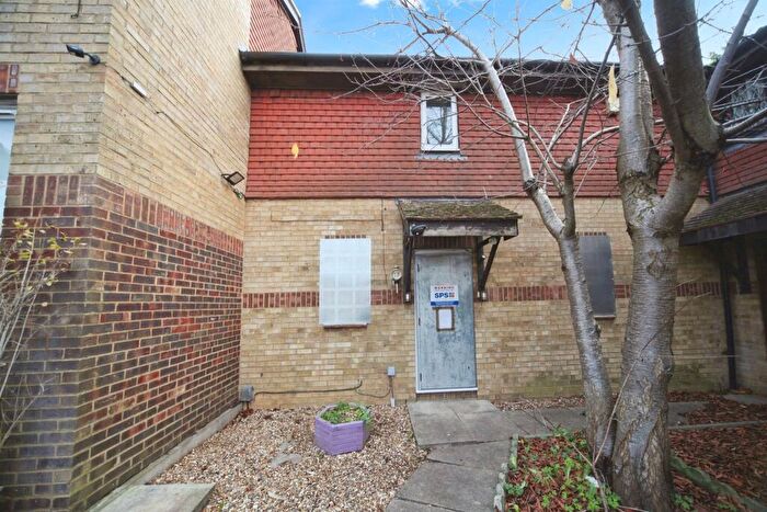 2 Bedroom Terraced House For Sale In Gilderdale, Luton, LU4