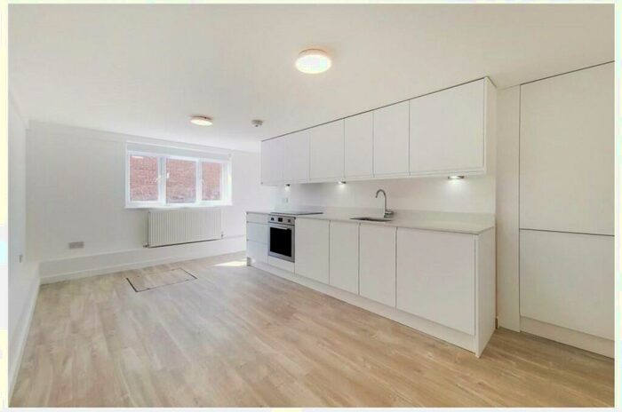 Studio To Rent In Finchley Road, London, NW11