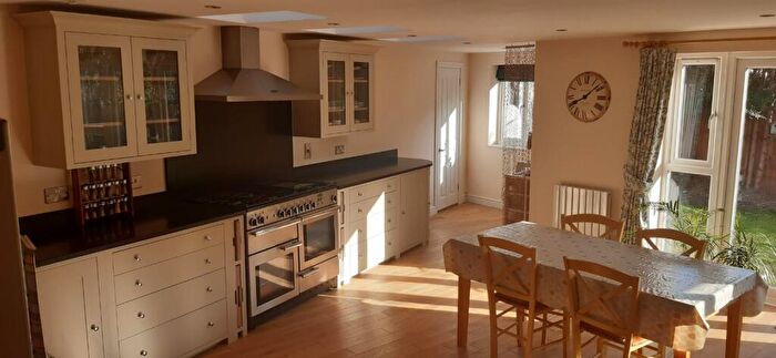 5 Bedroom House To Rent In Easby Abbey, MK41