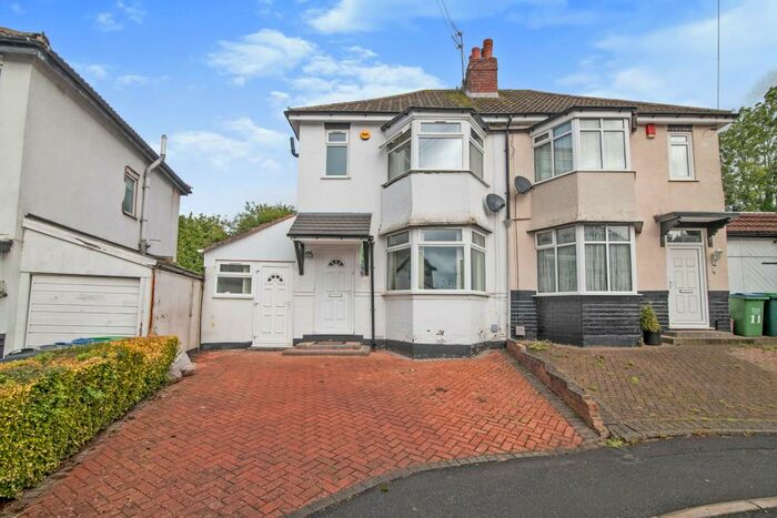 3 Bedroom Semi-Detached House To Rent In Rose Avenue, Oldbury, West Midlands, B68