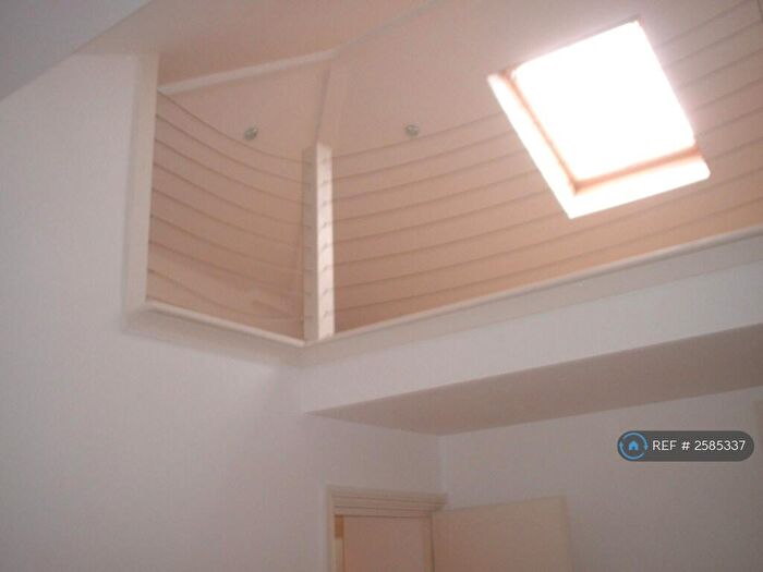 2 Bedroom Flat To Rent In Railway Side, Barnes, SW13