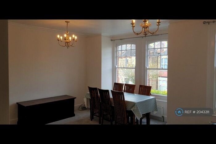 2 Bedroom Flat To Rent In Market Place, London, N2
