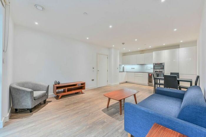 2 Bedroom Flat To Rent In Brent House, Nine Elms Point, Nine Elms, London, SW8