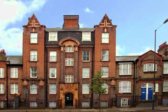 2 Bedroom Apartment To Rent In The Highway, London, E1W