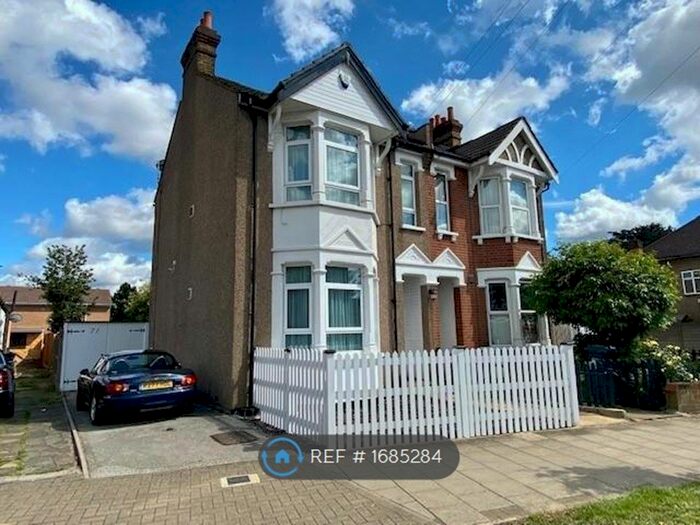 1 Bedroom Flat To Rent In Sutton Lane, Hounslow, TW3