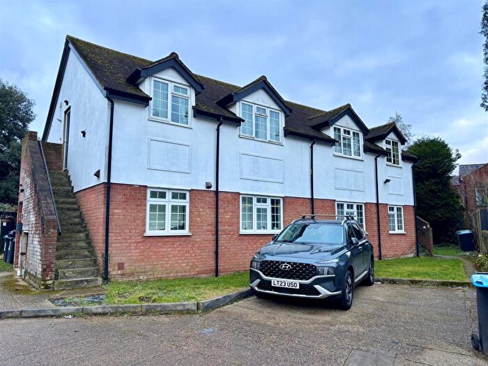 2 Bedroom Apartment To Rent In Riverside Gardens, Berkhamsted, HP4